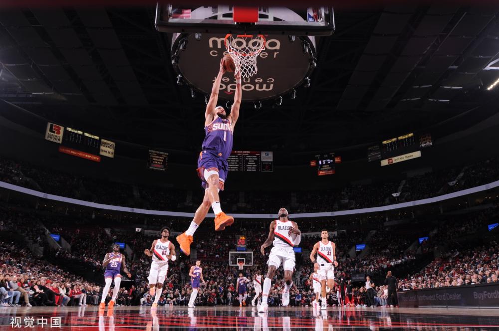 詹姆斯对他 詹姆斯对他